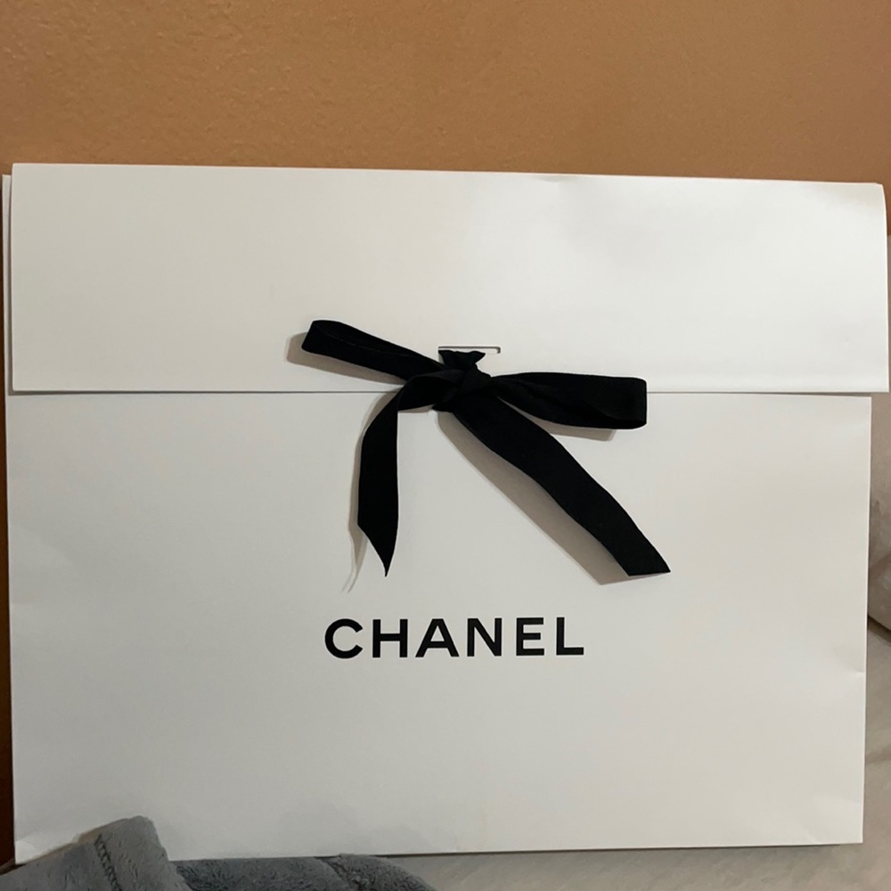 Authentic Chanel black cashmere scarf - Picture 4 of 4